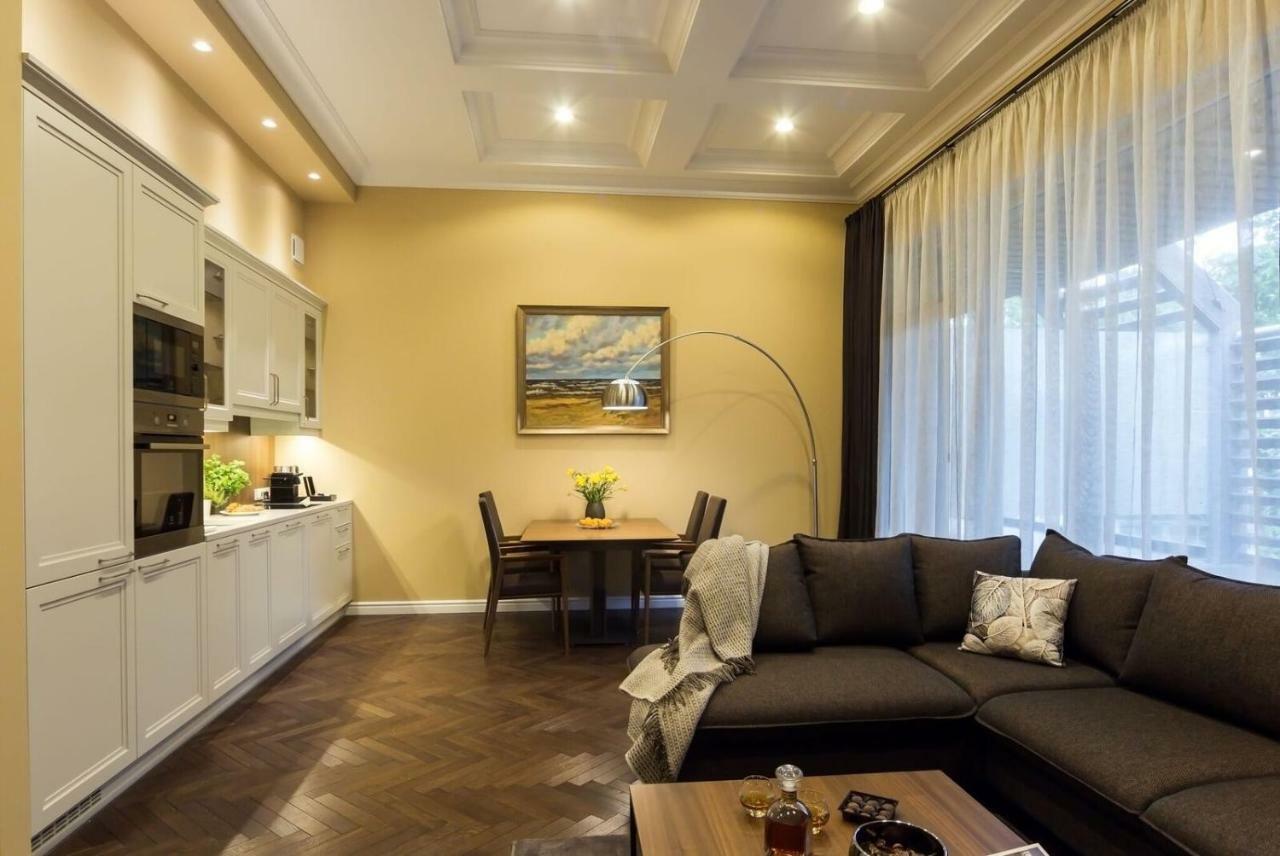 Aparthotel Osobnyak à Jūrkalne Extérieur photo