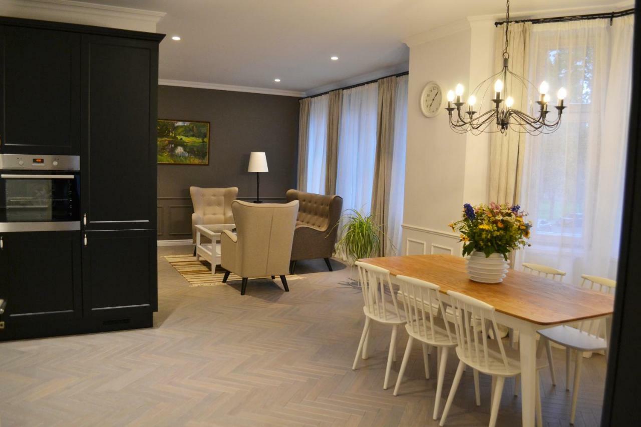 Aparthotel Osobnyak à Jūrkalne Extérieur photo